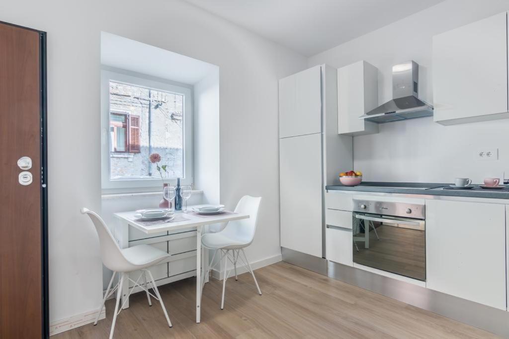 Apartment Klara Free Parking, Center พูลา ภายนอก รูปภาพ